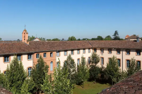 Abbaye des Capucins Spa Resort et Dali Hôtel à Montauban
