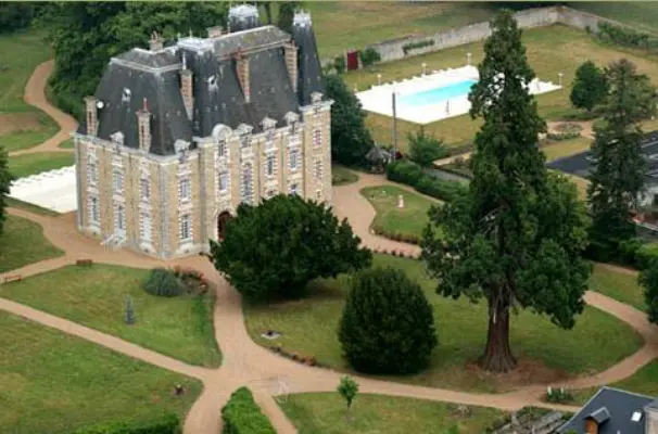 Chateau De Montbraye à Parigné-l'Évêque